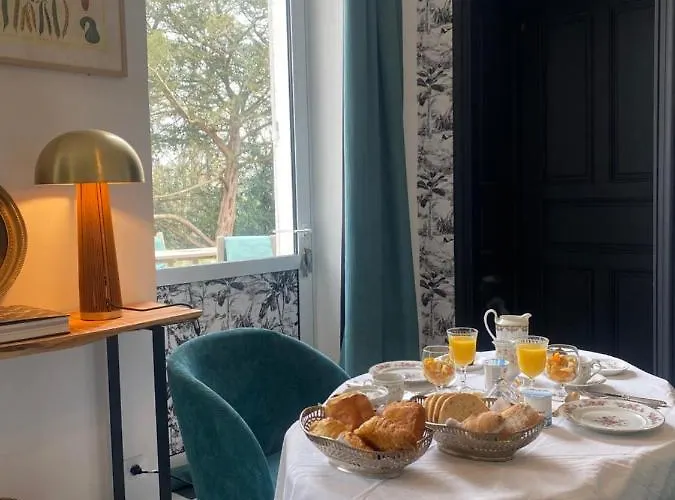 Chateau Guirotte Bed & Breakfast